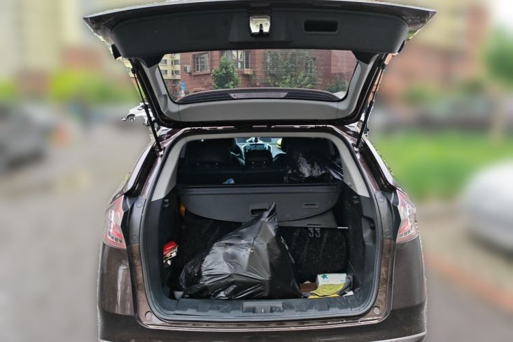 Used Luxgen U6 SUV 2014 1.8T ZhiZun Model Trunk