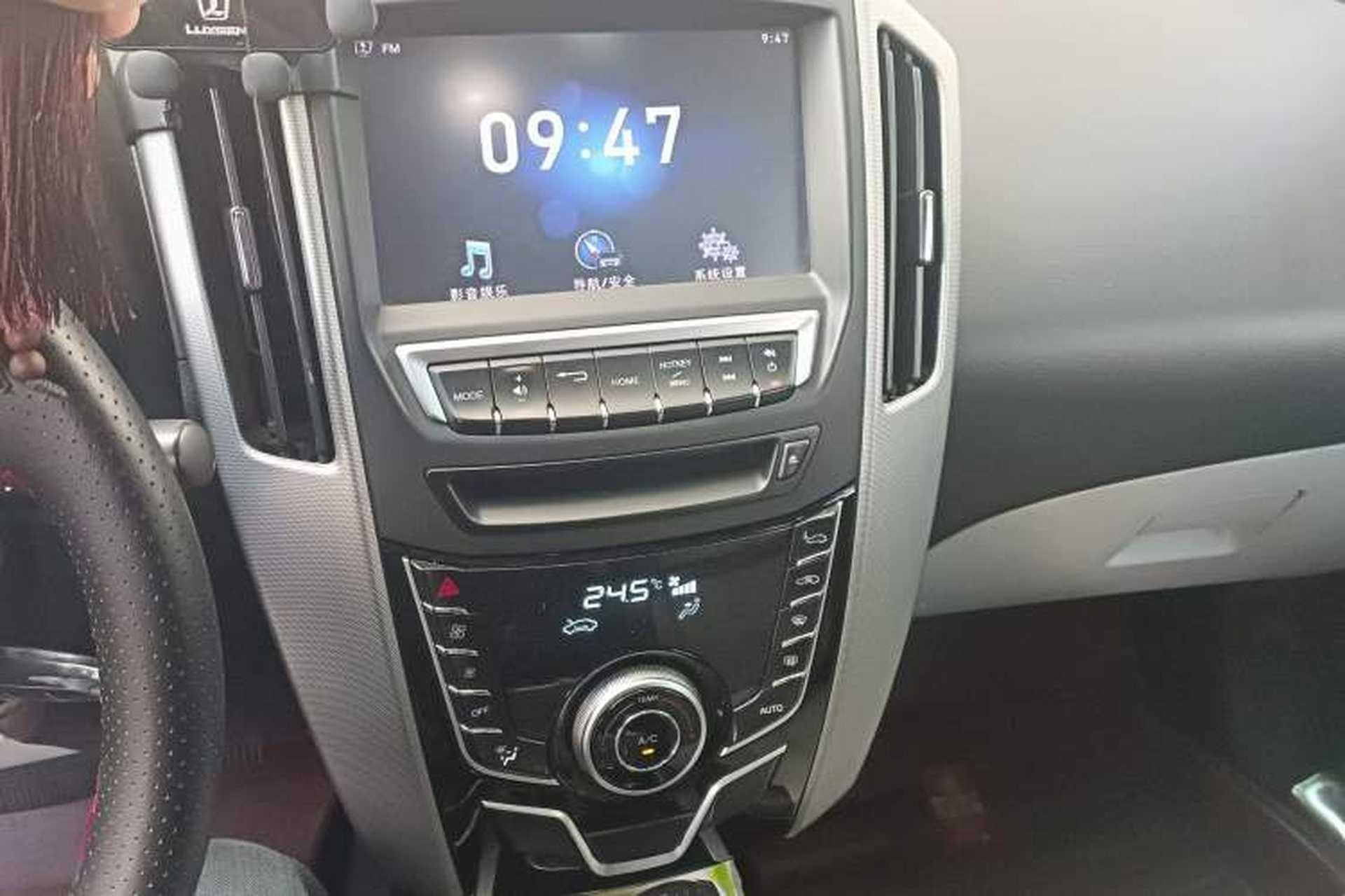 Used Luxgen U6 SUV 2014 1.8T Fashion Edition Audio And AC Panel
