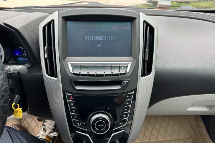 Used Luxgen U6 SUV 2014 1.8T Charm Version Audio And AC Panel