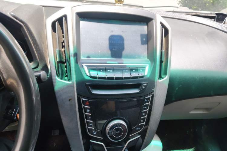 Used Luxgen U6 SUV 2014 1.8T Charm Version Audio And AC Panel