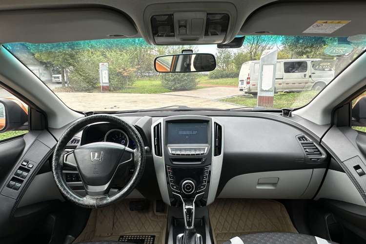 Used Luxgen U6 SUV 2014 1.8T Charm Version Center Console