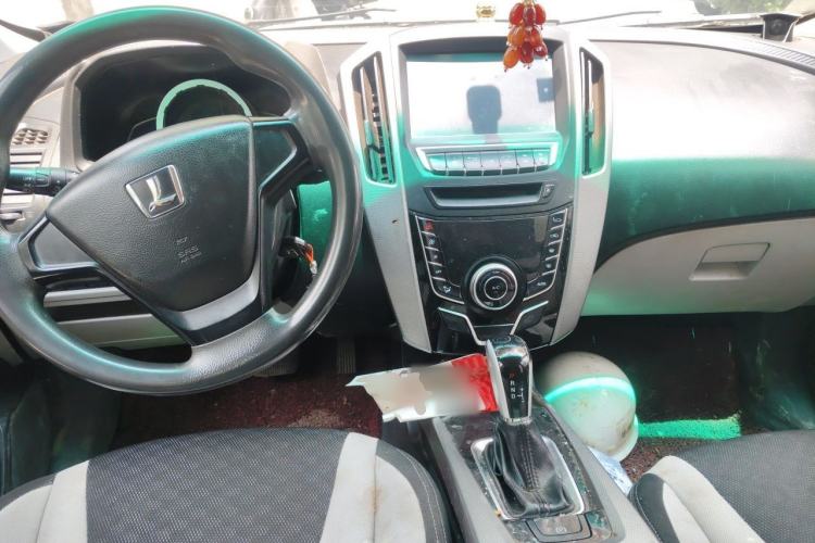 Used Luxgen U6 SUV 2014 1.8T Charm Version Center Console