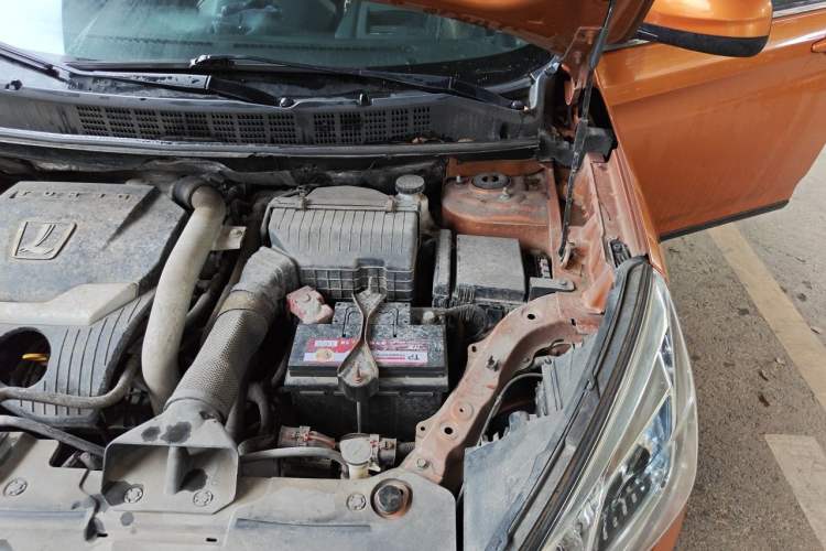 Used Luxgen U6 SUV 2014 1.8T ZhiZun Model Engine Bay Left