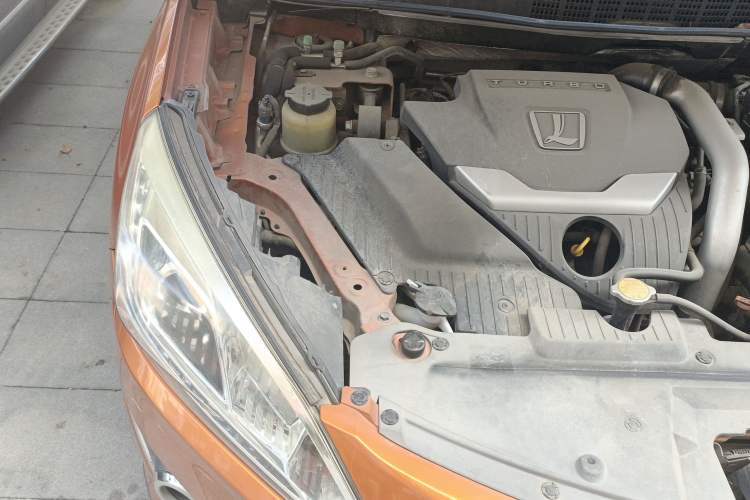 Used Luxgen U6 SUV 2014 1.8T Fashion Edition Engine Bay Right