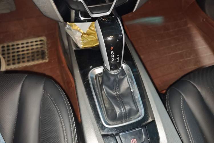 Used Luxgen U6 SUV 2014 1.8T Fashion Edition Gear Lever