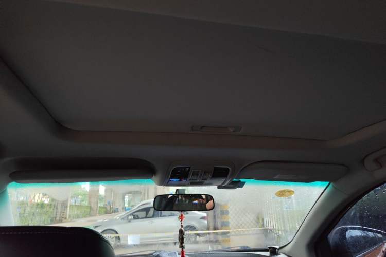 Used Luxgen U6 SUV 2014 1.8T ZhiZun Model Headliner