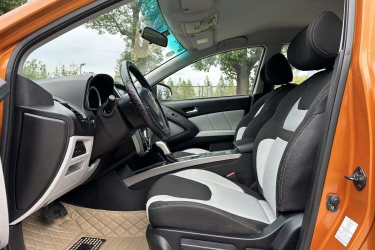 Used Luxgen U6 SUV 2014 1.8T Charm Version Left Front Seat