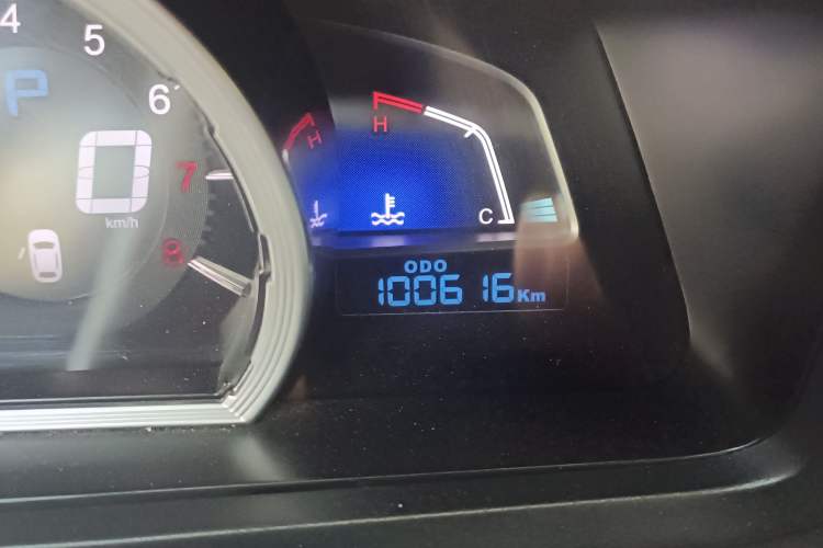 Used Luxgen U6 SUV 2014 1.8T Fashion Edition Odometer Close Up
