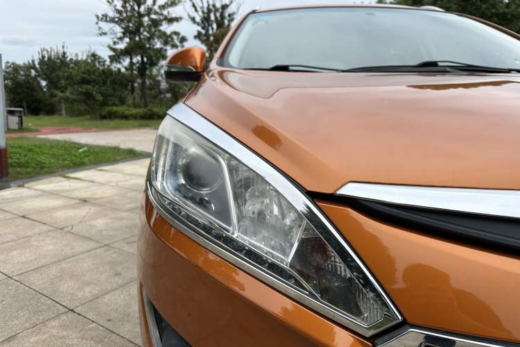 Used Luxgen U6 SUV 2014 1.8T Charm Version Right Front Headlight