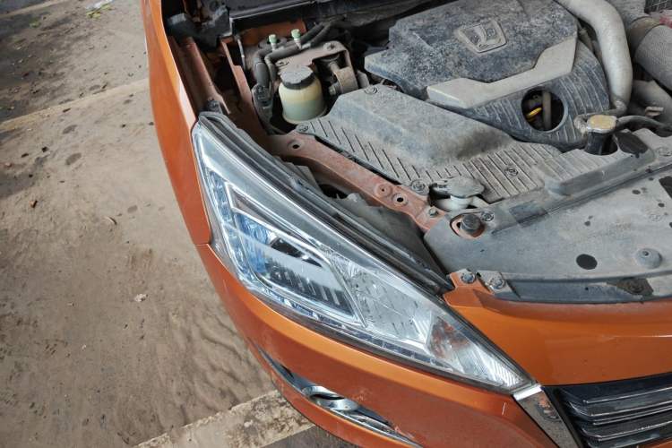 Used Luxgen U6 SUV 2014 1.8T ZhiZun Model Right Front Headlight