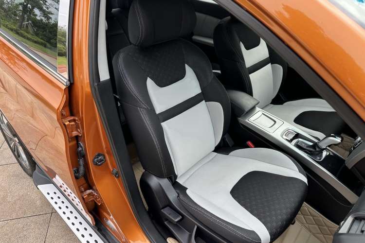 Used Luxgen U6 SUV 2014 1.8T Charm Version Right Front Seat