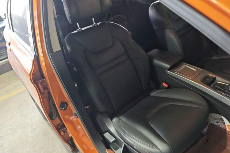 Used Luxgen U6 SUV 2014 1.8T Fashion Edition Right Front Seat