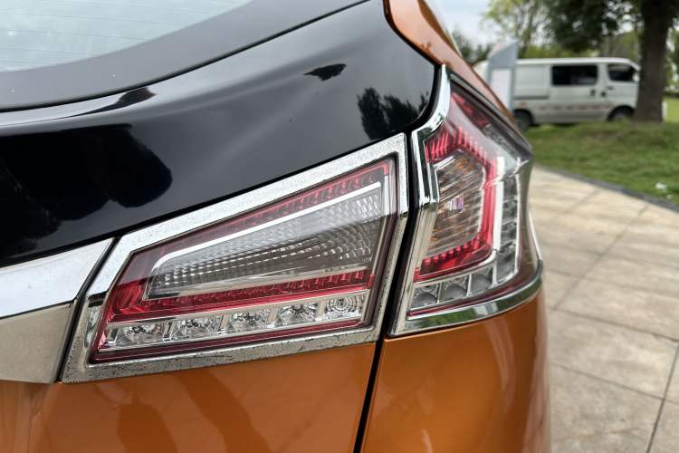 Used Luxgen U6 SUV 2014 1.8T Charm Version Right Rear Taillight