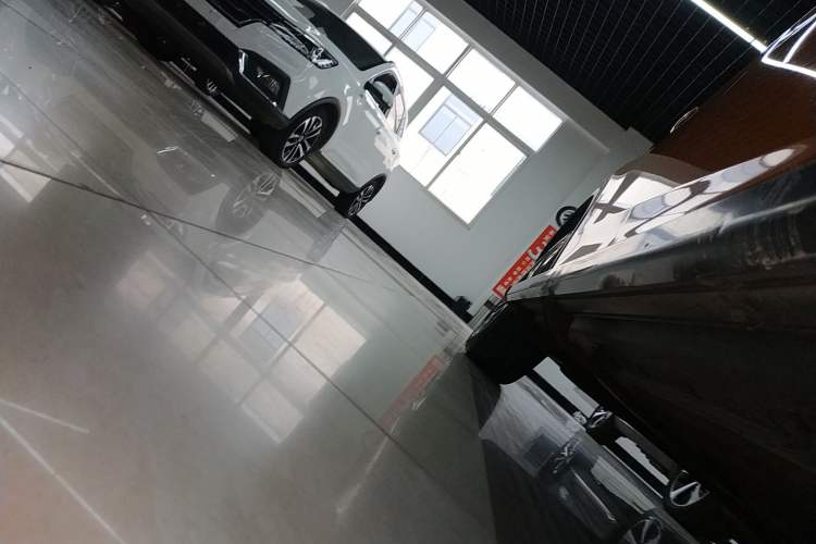 Used Luxgen U6 SUV 2014 1.8T Charm Version Right Side Sill