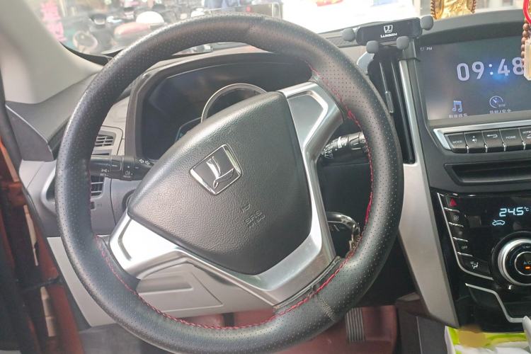 Used Luxgen U6 SUV 2014 1.8T Fashion Edition Steering Wheel