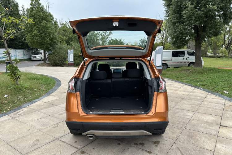 Used Luxgen U6 SUV 2014 1.8T Charm Version Trunk