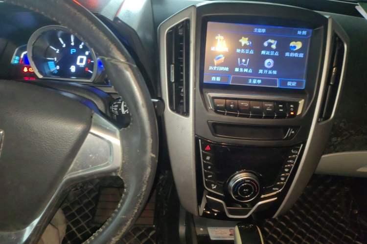 Used Luxgen U6 SUV 2014 1.8T Fashion Edition Audio And AC Panel