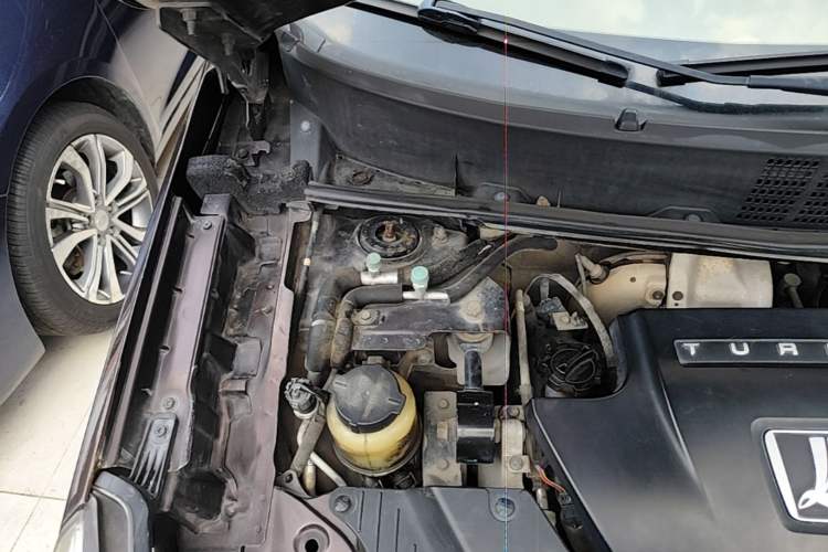 Used Luxgen U6 SUV 2014 1.8T Fashion Edition Engine Bay Right