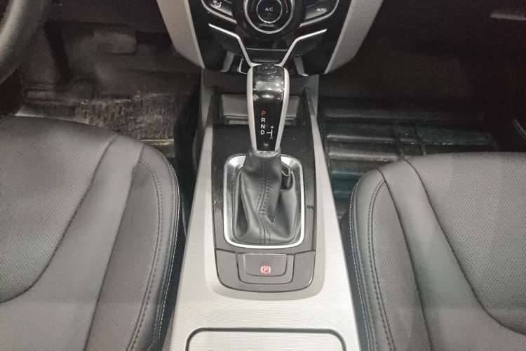 Used Luxgen U6 SUV 2014 1.8T Fashion Edition Gear Lever