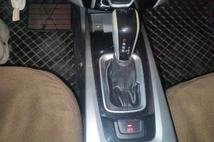 Used Luxgen U6 SUV 2014 1.8T Fashion Edition Gear Lever