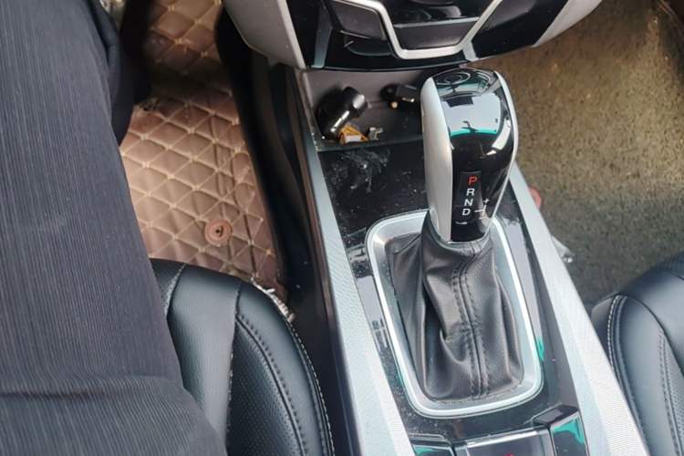 Used Luxgen U6 SUV 2014 1.8T Fashion Edition Gear Lever