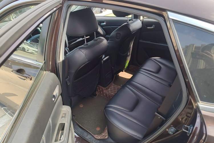 Used Luxgen U6 SUV 2014 1.8T Fashion Edition Left Rear Seat
