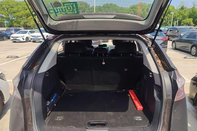 Used Luxgen U6 SUV 2014 1.8T Fashion Edition Trunk
