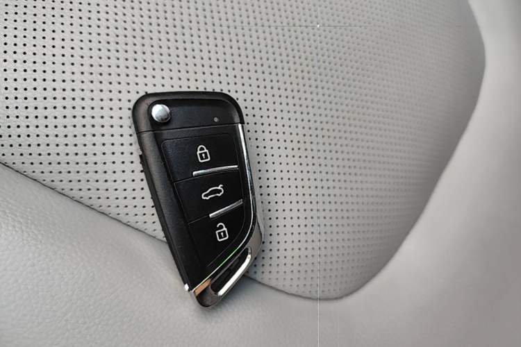 Used Luxgen U6 SUV 2014 1.8T Fashion Edition Vehicle Key