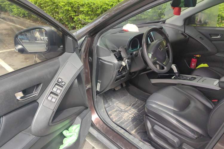 Used Luxgen U6 SUV 2014 1.8T Fashion Edition Driver Seat
