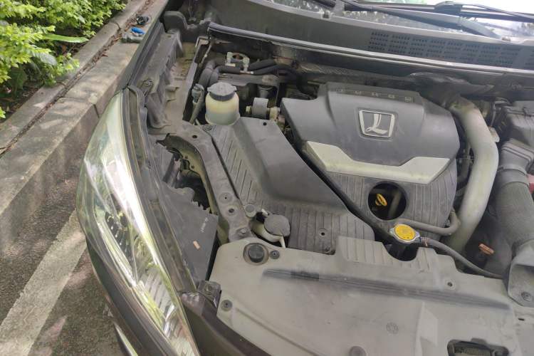 Used Luxgen U6 SUV 2014 1.8T Fashion Edition Engine Bay Right