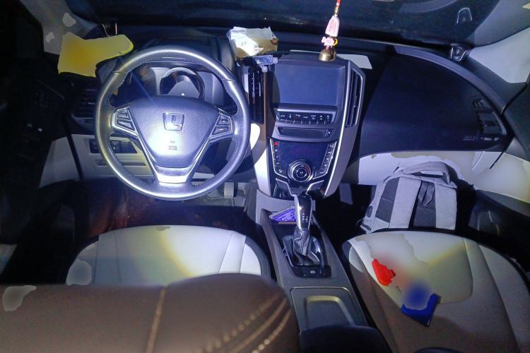 Used Luxgen U6 SUV 2014 1.8T ZhiZun Model Center Console