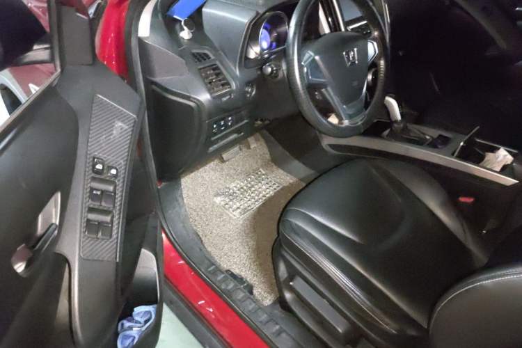 Used Luxgen U6 SUV 2014 1.8T Fashion Edition Driver Seat