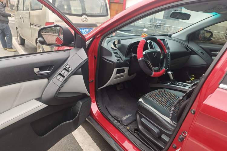 Used Luxgen U6 SUV 2014 1.8T Fashion Edition Driver Seat