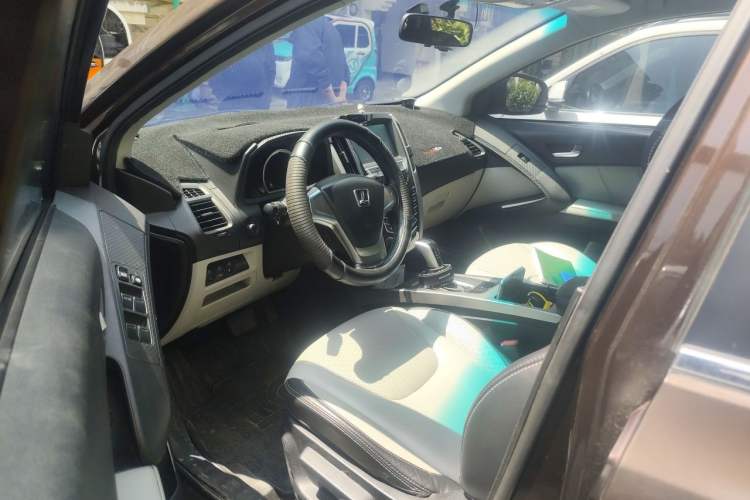 Used Luxgen U6 SUV 2014 1.8T Fashion Edition Driver Seat