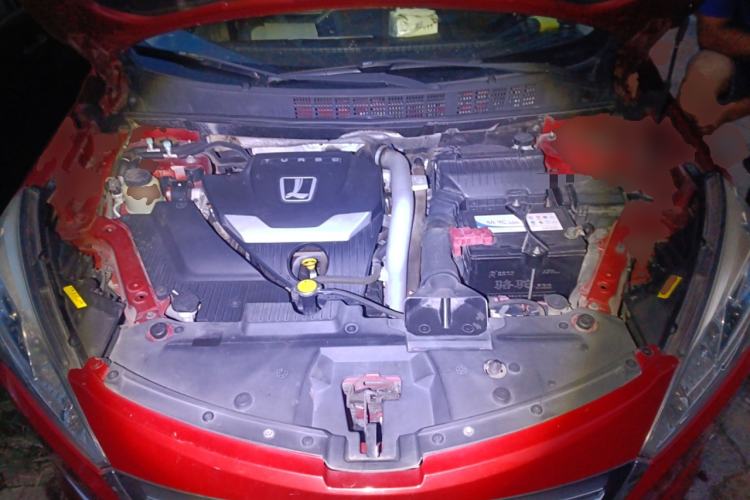 Used Luxgen U6 SUV 2014 1.8T ZhiZun Model Engine Bay