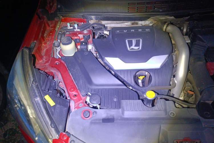 Used Luxgen U6 SUV 2014 1.8T ZhiZun Model Engine Bay Right