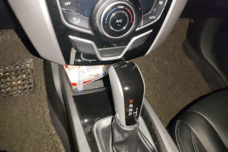 Used Luxgen U6 SUV 2014 1.8T Fashion Edition Gear Lever