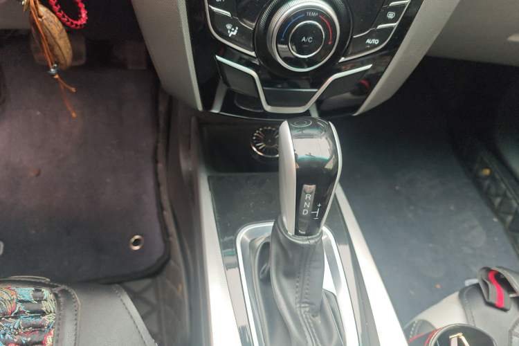 Used Luxgen U6 SUV 2014 1.8T Fashion Edition Gear Lever