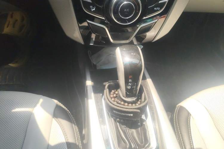 Used Luxgen U6 SUV 2014 1.8T Fashion Edition Gear Lever