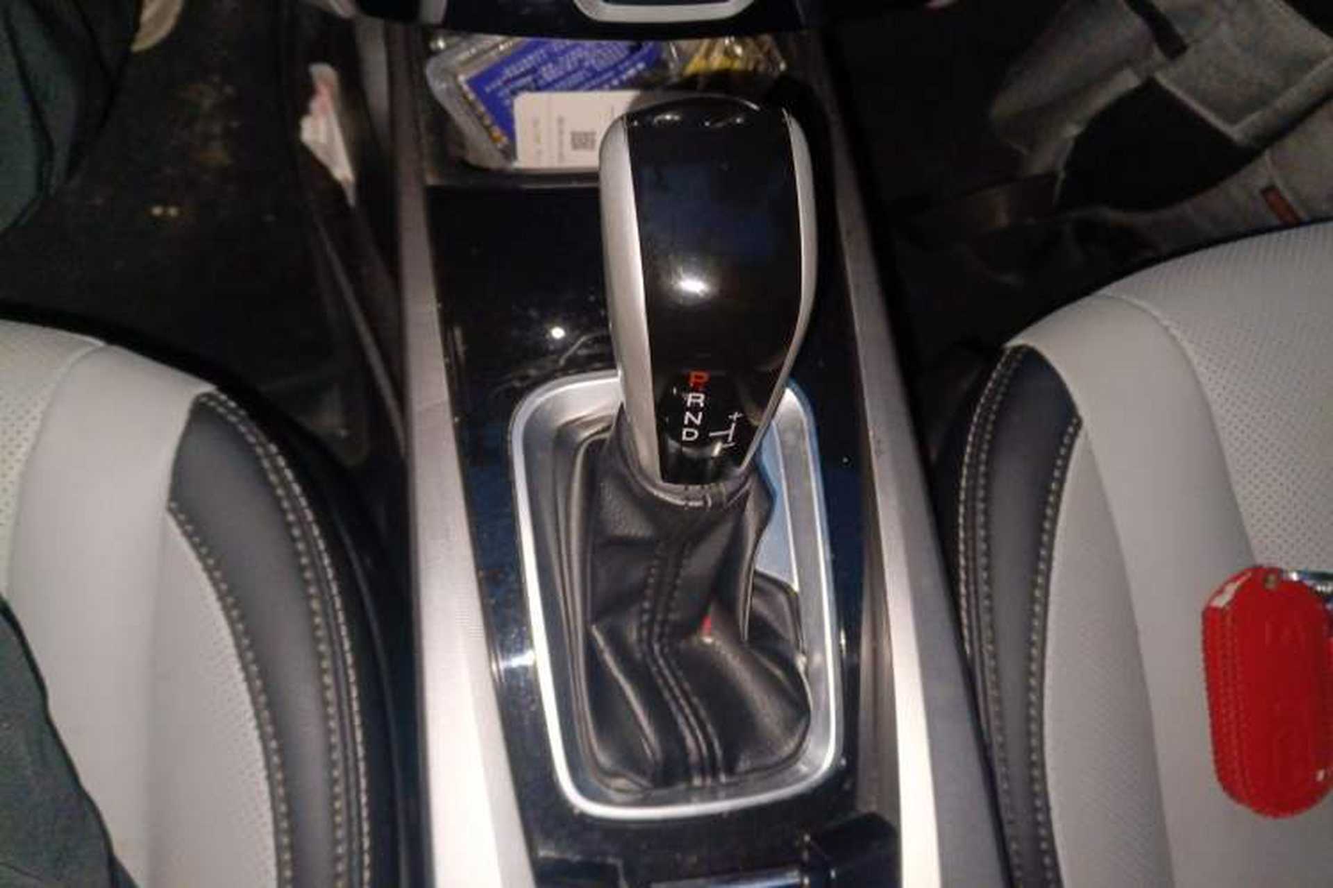 Used Luxgen U6 SUV 2014 1.8T ZhiZun Model Gear Lever