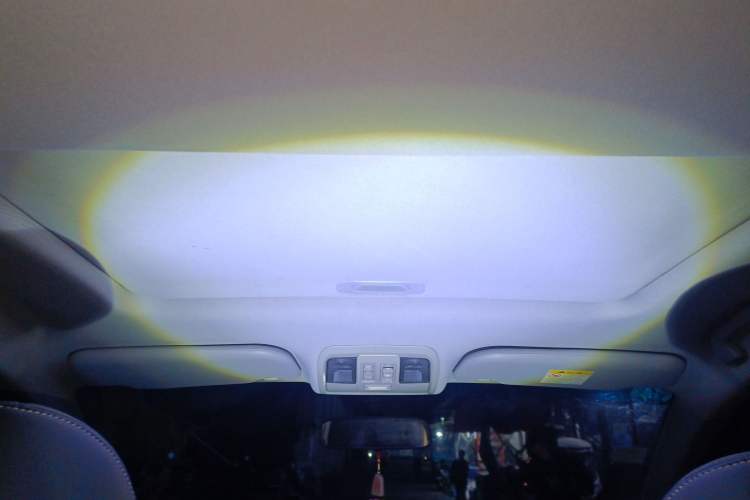 Used Luxgen U6 SUV 2014 1.8T ZhiZun Model Headliner