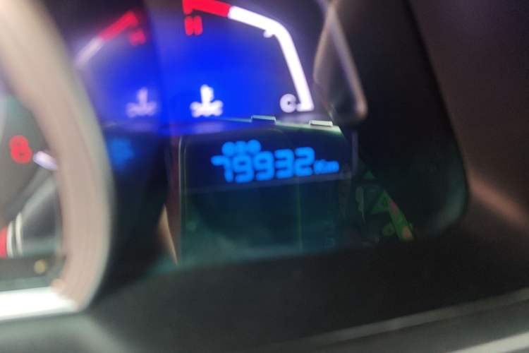 Used Luxgen U6 SUV 2014 1.8T Fashion Edition Odometer Close Up