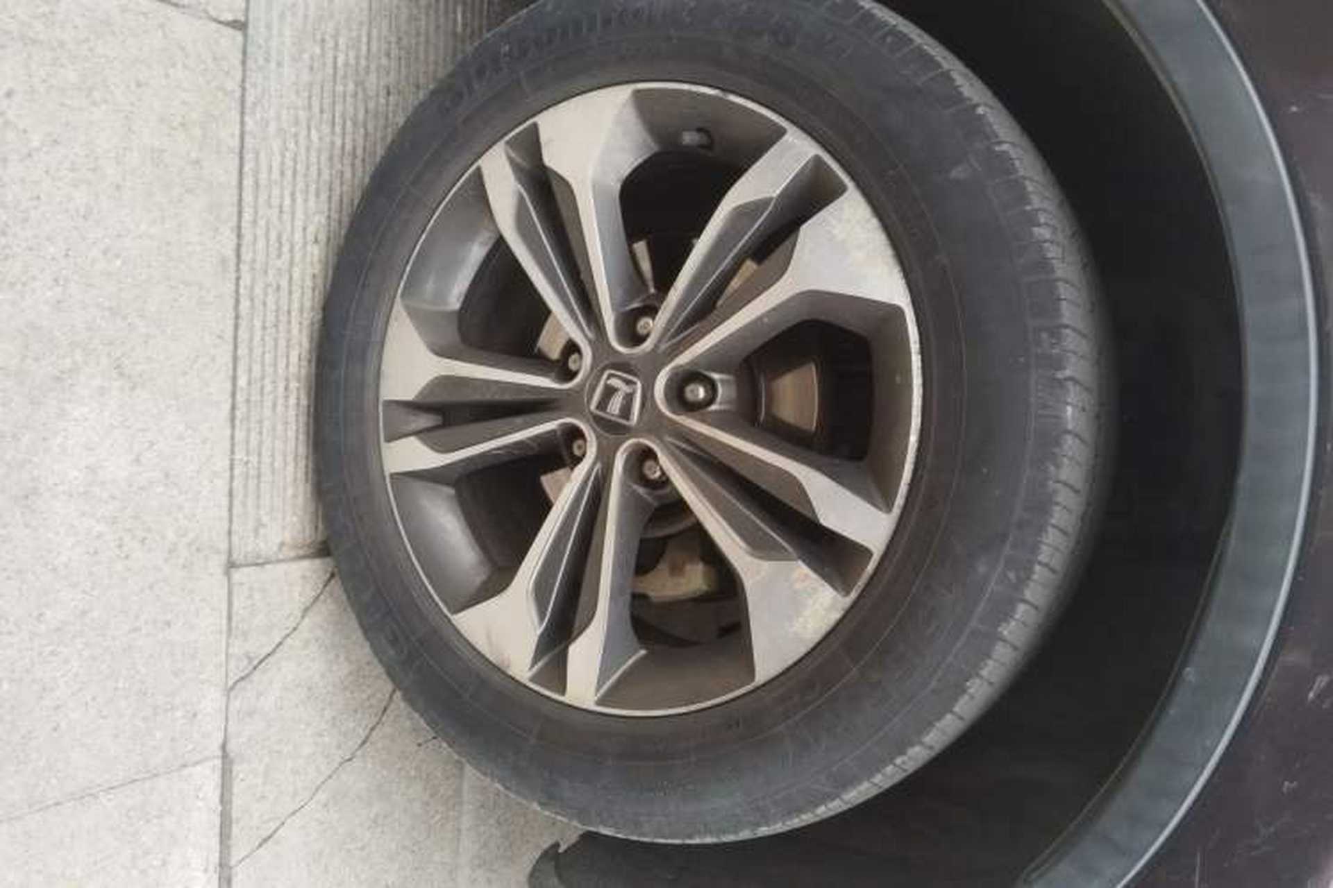 Used Luxgen U6 SUV 2014 2.0T Flagship Edition Right Front Wheel Hub