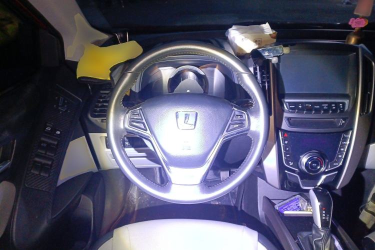 Used Luxgen U6 SUV 2014 1.8T ZhiZun Model Steering Wheel