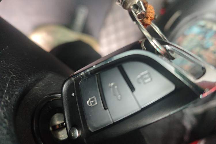 Used Luxgen U6 SUV 2014 1.8T Fashion Edition Vehicle Key