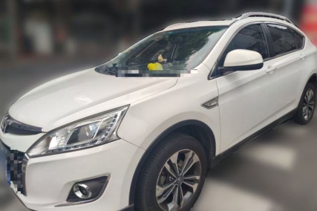 Ojetý Luxgen U6 SUV 2014 1.8T Fashion Edition