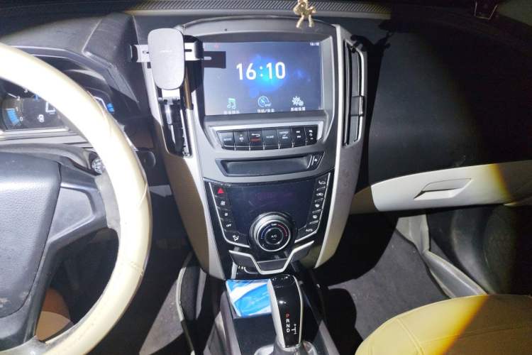 Used Luxgen U6 SUV 2014 1.8T Charm Version Audio And AC Panel