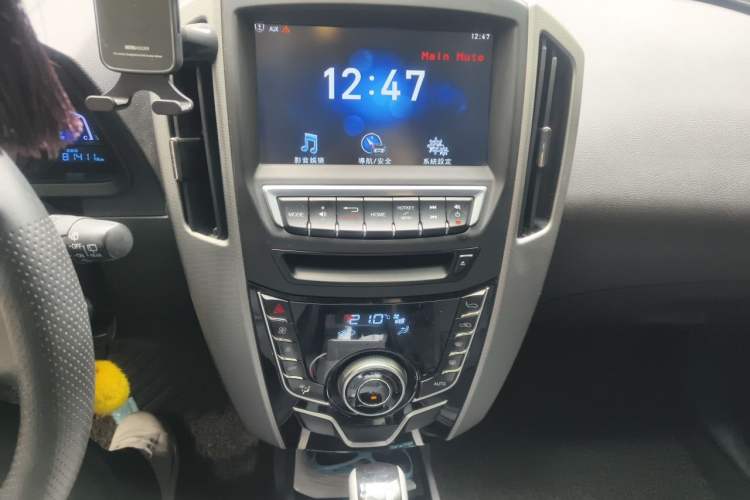 Used Luxgen U6 SUV 2014 1.8T Fashion Edition Audio And AC Panel