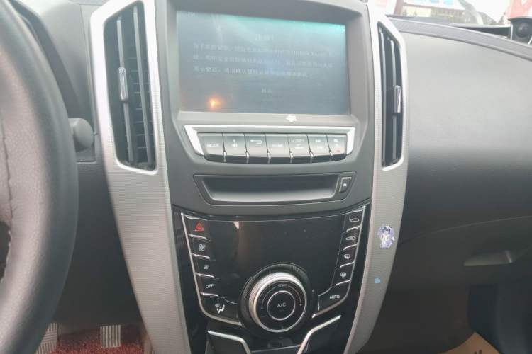 Used Luxgen U6 SUV 2014 1.8T Fashion Edition Audio And AC Panel