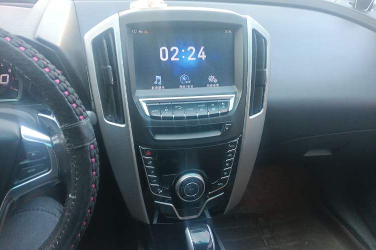 Used Luxgen U6 SUV 2014 2.0T ZhiZun Model Audio And AC Panel
